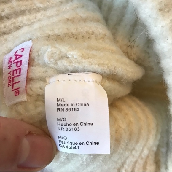 CAPELLI knitted winter hat toque with extra large pom pom.  Women’s size M/L. - Picture 4 of 5